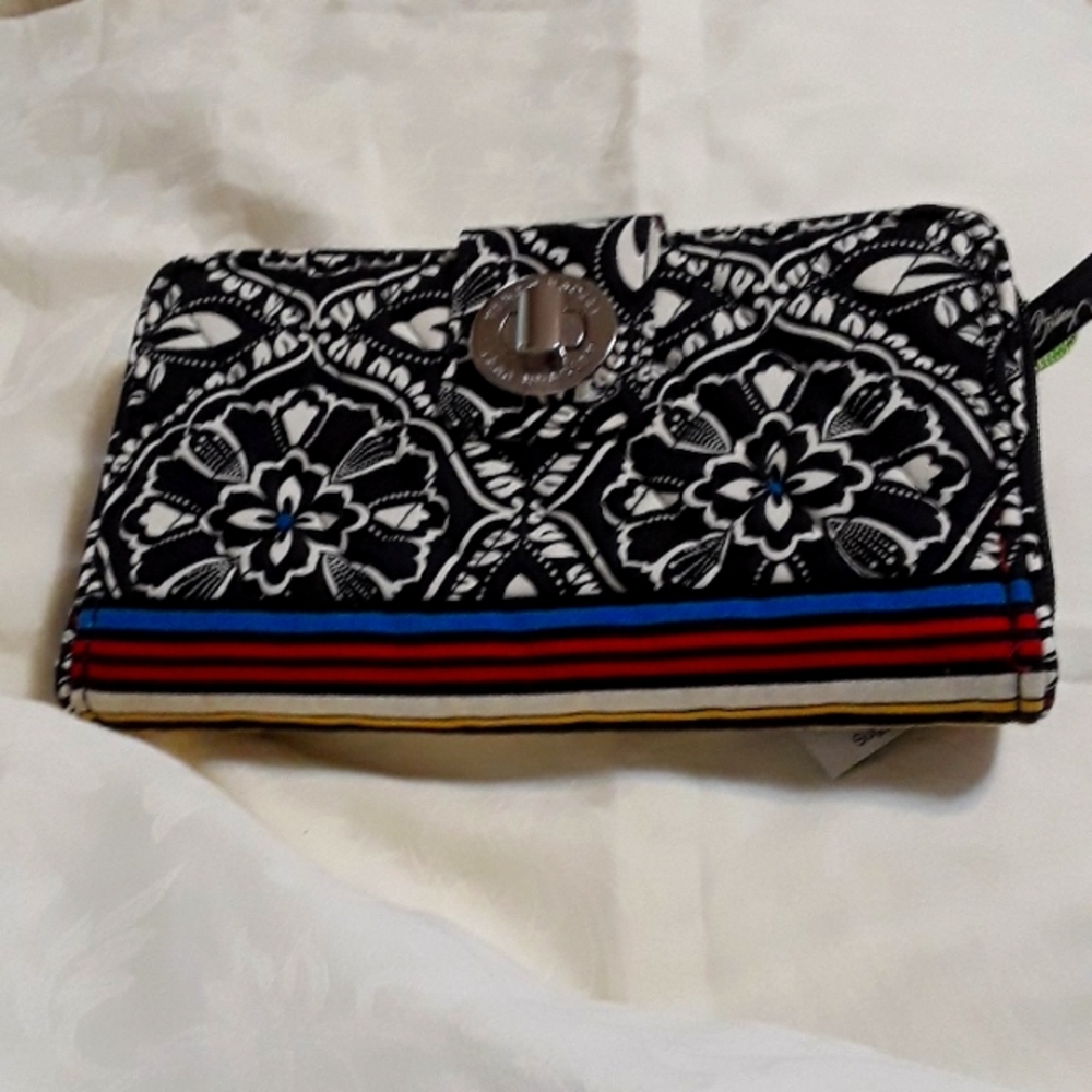 VERA BRADLEY Turn Lock Wallet - Picture 1 of 4